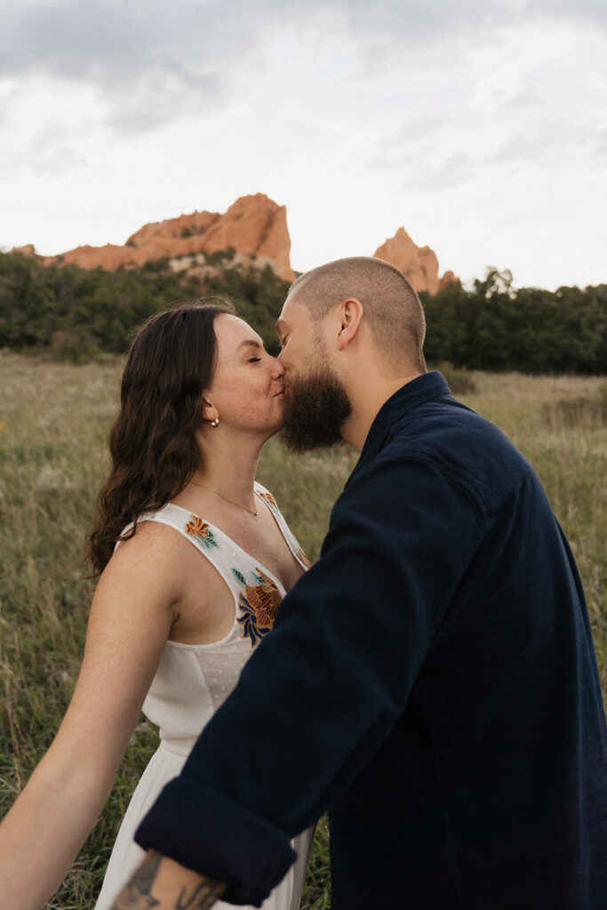 garden of the gods engagement photos