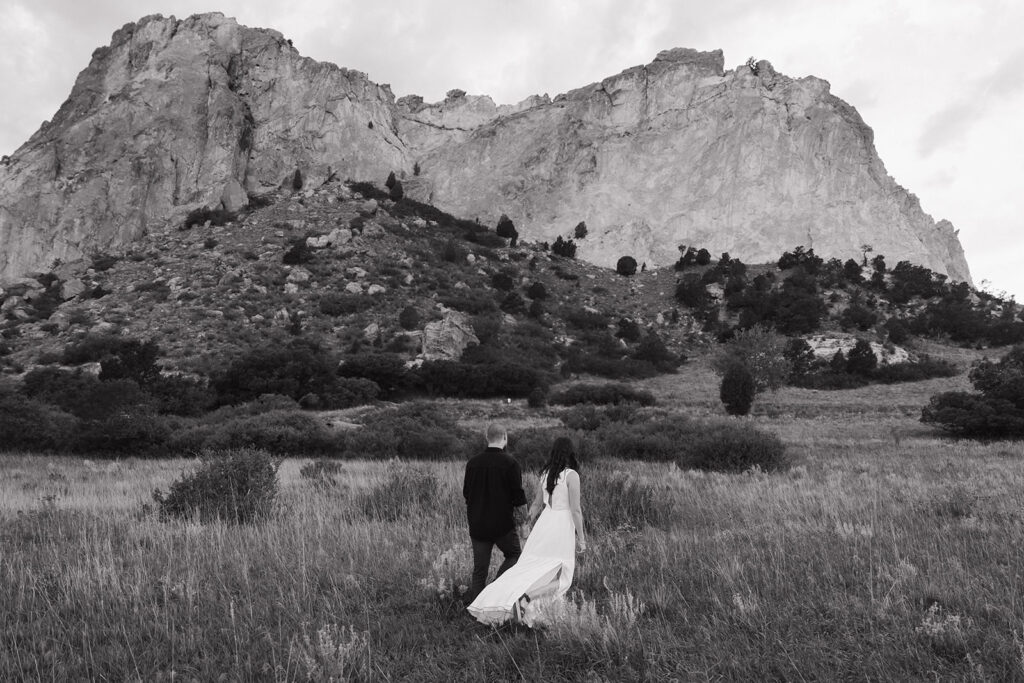 garden of the gods engagement photos