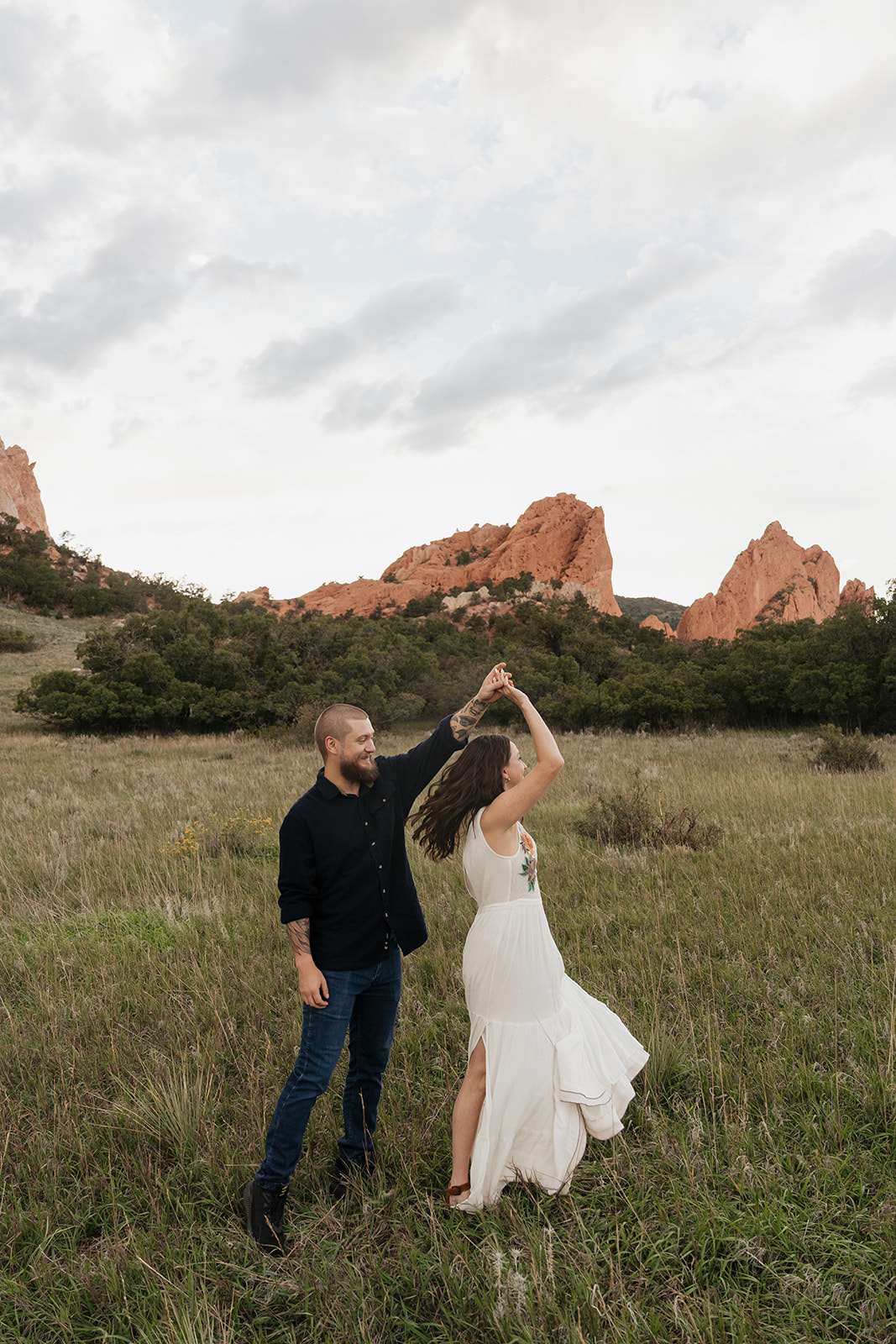 garden of the gods engagement photos