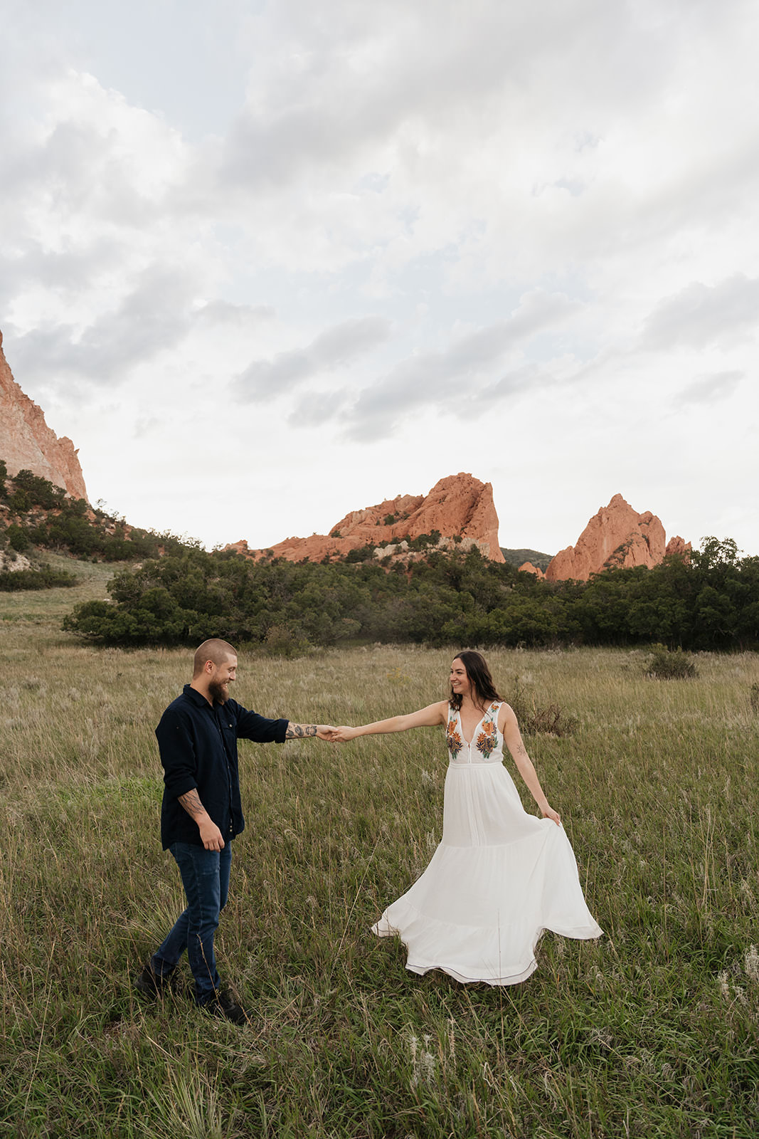 garden of the gods engagement photos