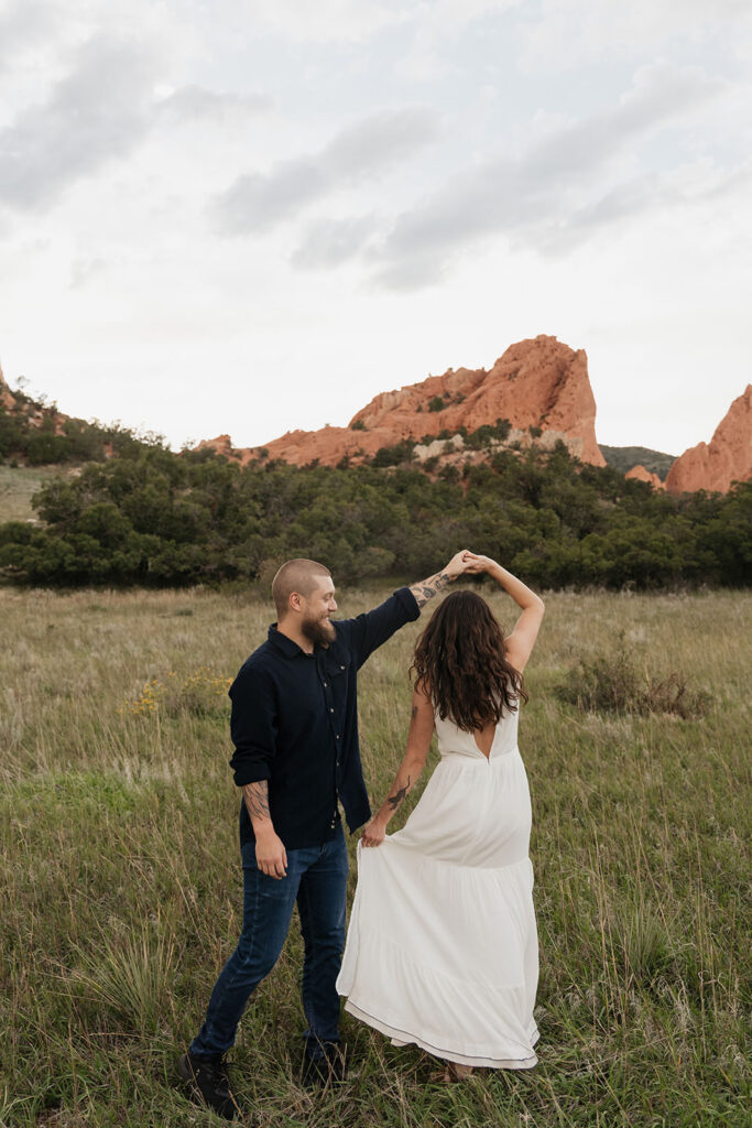 garden of the gods engagement photos