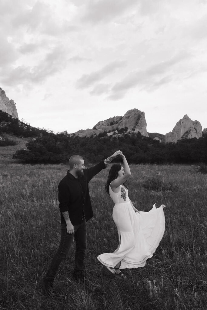 garden of the gods engagement photos